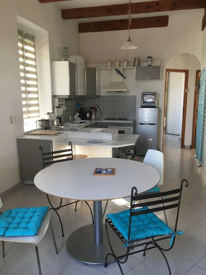 Les Gites De Granier Marseille 0*,  France