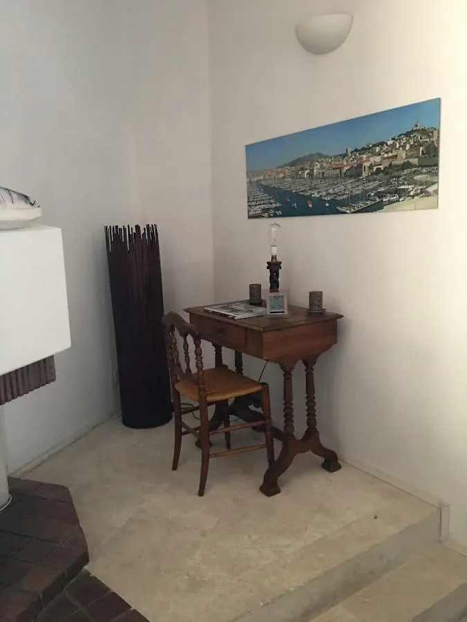 Les Gites De Granier Marseille 0*,